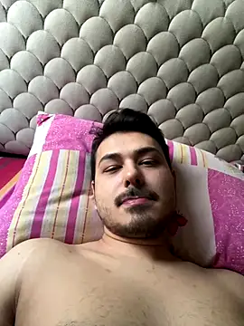 madarato20 online show from December 19, 2025, 2:19 pm