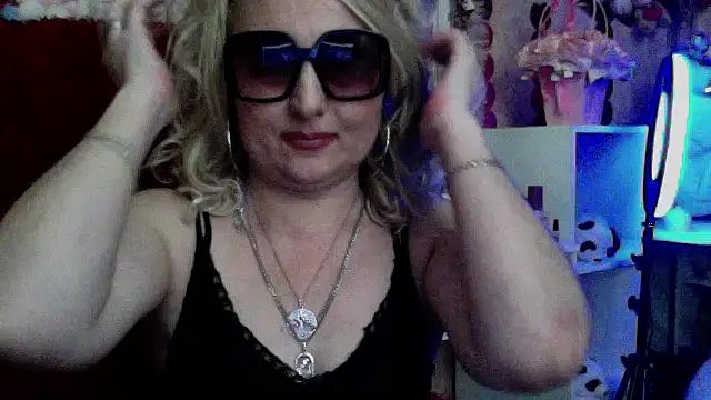 Snapshot of xHot_Amazonq chatting on March 26, 2026, 11:24 pm xHot Amazonq online show from March 26, 2026, 11:24 pm