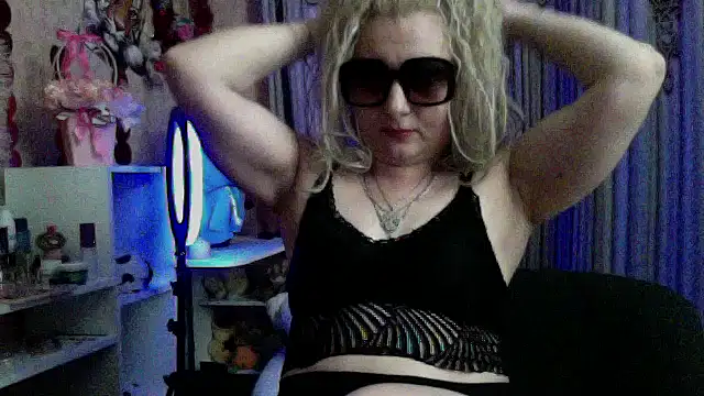 Snapshot of xHot_Amazonq chatting on March 28, 2026, 6:31 pm xHot Amazonq online show from March 28, 2026, 6:31 pm