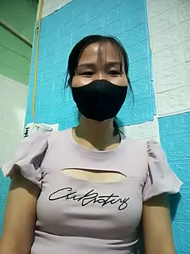 Snapshot of Donatella28 chatting on October 30, 2025, 12:47 pm Donatella28 online show from October 30, 2025, 12:47 pm