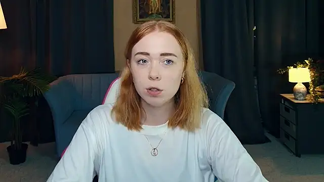 Snapshot of AddieOsler chatting on December 14, 2025, 9:42 pm AddieOsler online show from December 14, 2025, 9:42 pm