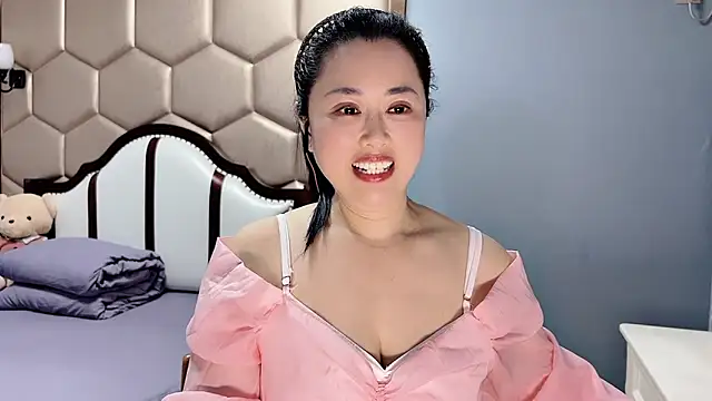 yaoyao22678 online show from February 24, 2026, 2:56 am