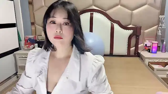 yaoyao22678 online show from July 18, 2026, 2:20 am