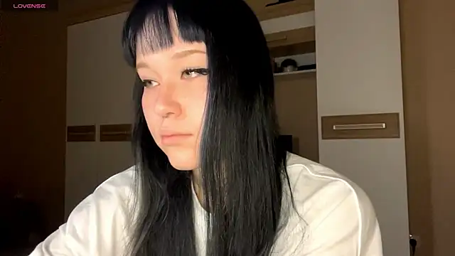 Snapshot of LaurenOveson chatting on October 27, 2025, 7:31 am LaurenOveson online show from October 27, 2025, 7:31 am