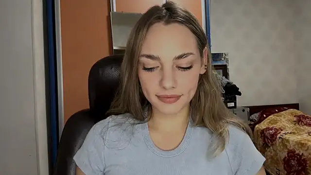 IlanaLafferty online show from November 26, 2025, 7:36 pm