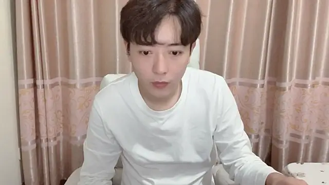 Snapshot of xiaoxiao1025 chatting on November 2, 2025, 12:32 pm xiaoxiao1025 online show from November 2, 2025, 12:32 pm