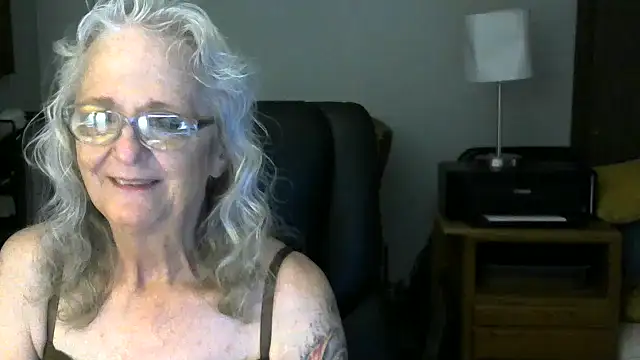 Snapshot of JoleneDelacroix chatting on November 12, 2025, 3:05 pm JoleneDelacroix online show from November 12, 2025, 3:05 pm