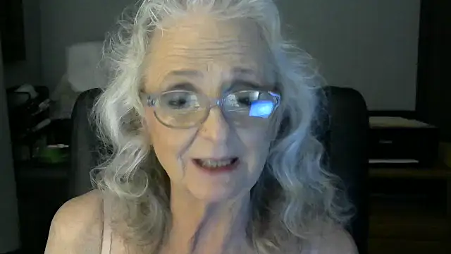 Snapshot of JoleneDelacroix chatting on November 18, 2025, 2:05 am JoleneDelacroix online show from November 18, 2025, 2:05 am