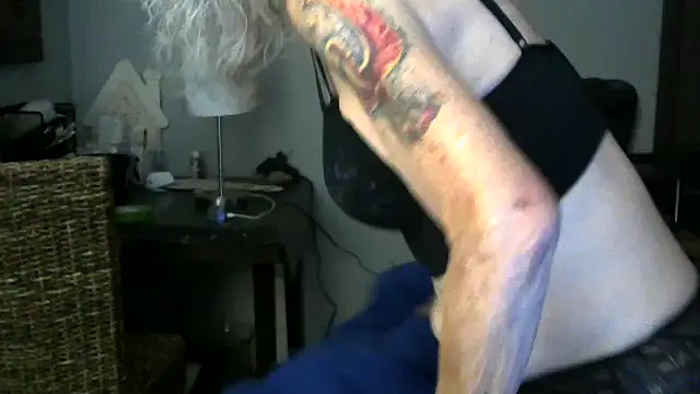 Snapshot of JoleneDelacroix chatting on November 12, 2025, 2:04 am JoleneDelacroix online show from November 12, 2025, 2:04 am