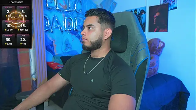 Tiler wolker online show from April 3, 2026, 8:59 pm