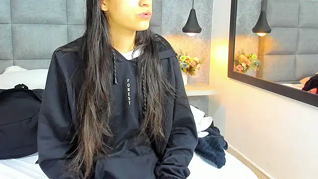 Snapshot of Luna_Bella3 chatting on November 17, 2025, 9:57 am Luna Bella3 online show from November 17, 2025, 9:57 am