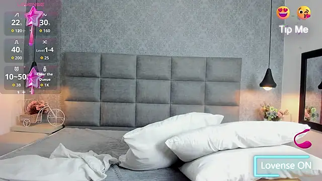 Snapshot of Luna_Bella3 chatting on December 14, 2025, 9:59 am Luna Bella3 online show from December 14, 2025, 9:59 am