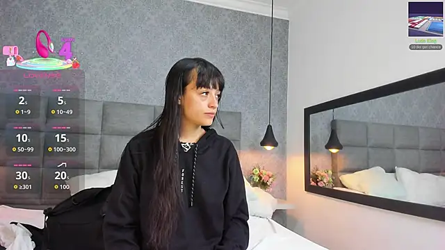 Snapshot of Luna_Bella3 chatting on December 3, 2025, 10:58 am Luna Bella3 online show from December 3, 2025, 10:58 am