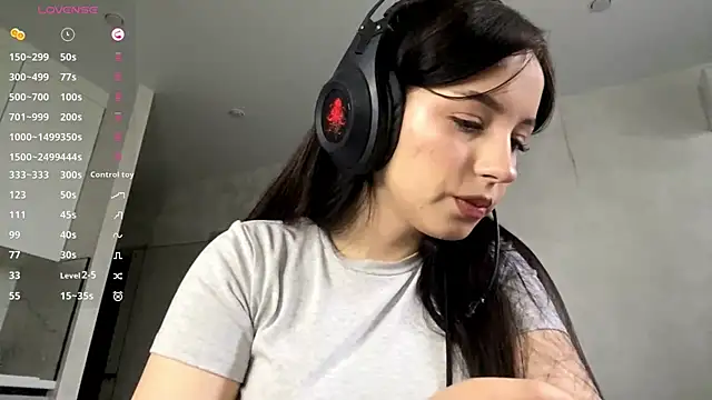 AngilaDoyal online show from December 4, 2025, 7:40 am