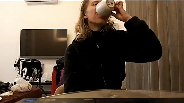 Snapshot of MargaretFairy chatting on December 15, 2025, 4:35 pm MargaretFairy online show from December 15, 2025, 4:35 pm