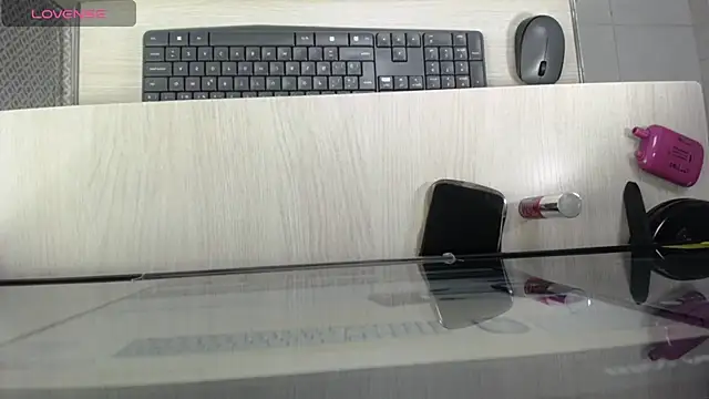 ZALLYWESTER online show from December 5, 2025, 7:23 pm