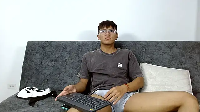 Snapshot of isak_lane chatting on November 1, 2025, 1:56 am isak lane online show from November 1, 2025, 1:56 am