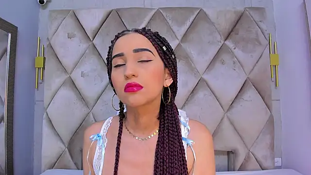 violett rabbit  online show from March 6, 2026, 8:15 pm