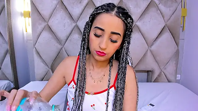 violett rabbit  online show from December 17, 2025, 7:52 pm