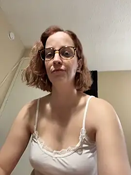 Snapshot of CreamedKitten chatting on November 21, 2025, 4:06 pm CreamedKitten online show from November 21, 2025, 4:06 pm