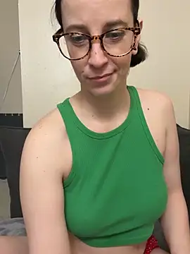 Snapshot of CreamedKitten chatting on December 18, 2025, 4:22 pm CreamedKitten online show from December 18, 2025, 4:22 pm