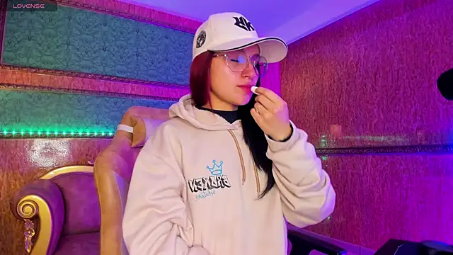 Snapshot of Ale_sweety_ chatting on December 3, 2025, 12:37 pm Ale sweety online show from December 3, 2025, 12:37 pm