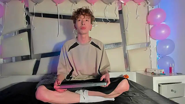 Snapshot of Genesis_ask chatting on October 28, 2025, 4:13 am Genesis ask online show from October 28, 2025, 4:13 am