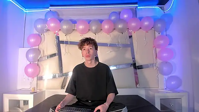 Snapshot of Genesis_ask chatting on October 28, 2025, 11:36 pm Genesis ask online show from October 28, 2025, 11:36 pm