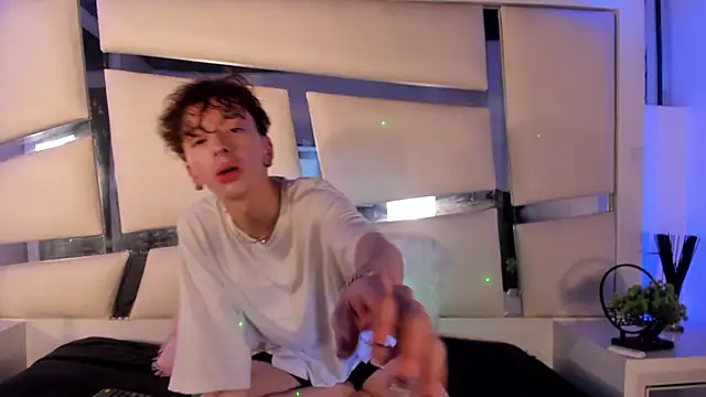 Snapshot of Genesis_ask chatting on November 22, 2025, 3:27 am Genesis ask online show from November 22, 2025, 3:27 am