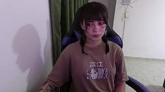 Snapshot of Annagoth_ chatting on October 27, 2025, 12:44 am Annagoth  online show from October 27, 2025, 12:44 am