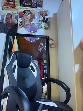 Im Saraaaa online show from February 20, 2026, 3:47 am