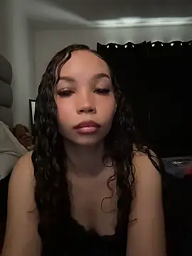 nikkiloveee online show from June 30, 2026, 4:40 pm