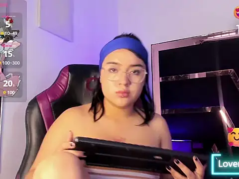 Snapshot of MiluVargas chatting on November 4, 2025, 7:39 pm MiluVargas online show from November 4, 2025, 7:39 pm