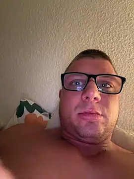 Snapshot of PolishBoy1995 chatting on October 26, 2025, 3:29 am PolishBoy1995 online show from October 26, 2025, 3:29 am