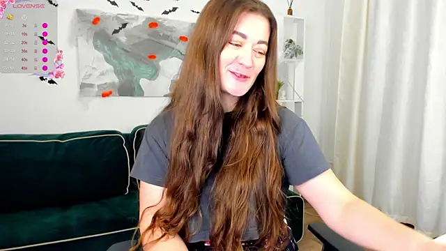 Snapshot of LiyaDaily chatting on October 30, 2025, 1:48 am LiyaDaily online show from October 30, 2025, 1:48 am