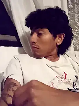 Snapshot of SkinniYamo chatting on February 23, 2026, 4:47 am SkinniYamo online show from February 23, 2026, 4:47 am