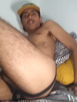 Snapshot of SkinniYamo chatting on October 27, 2025, 1:34 pm SkinniYamo online show from October 27, 2025, 1:34 pm