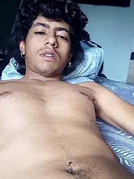 Snapshot of SkinniYamo chatting on February 21, 2026, 4:42 pm SkinniYamo online show from February 21, 2026, 4:42 pm