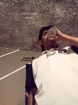 SkinniYamo online show from April 9, 2026, 3:30 am