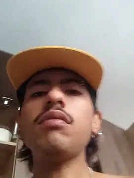 Snapshot of SkinniYamo chatting on October 29, 2025, 3:22 pm SkinniYamo online show from October 29, 2025, 3:22 pm