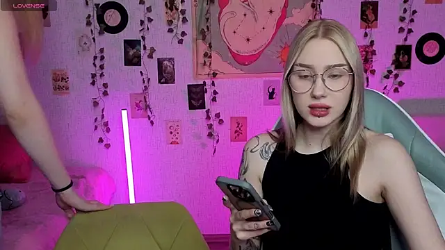 Snapshot of _kitEkat__ chatting on October 26, 2025, 8:42 pm  kitEkat   online show from October 26, 2025, 8:42 pm