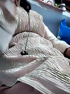 Hot-Rubyy online show from April 2, 2026, 5:19 pm