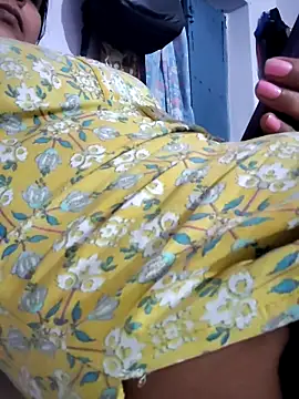 Hot-Rubyy online show from April 9, 2026, 5:19 pm