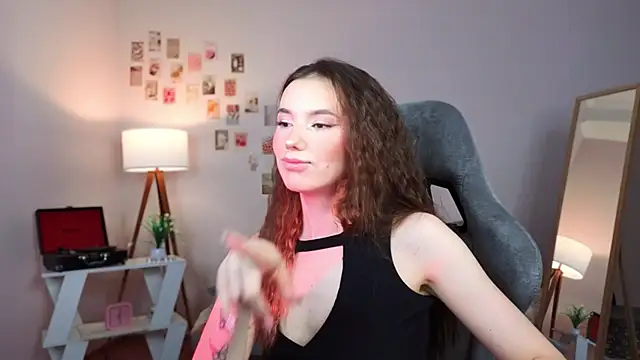 Snapshot of yourfrenchteacher chatting on December 19, 2025, 4:27 am yourfrenchteacher online show from December 19, 2025, 4:27 am