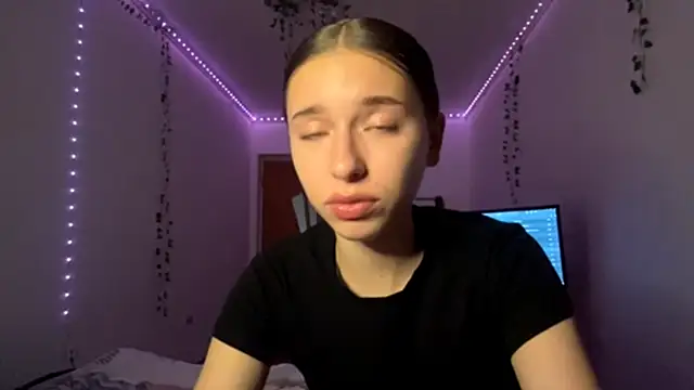 LilithFlamey online show from November 17, 2025, 6:12 pm