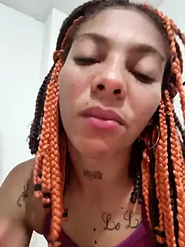 Snapshot of leona_sumiza chatting on October 28, 2025, 1:39 am leona sumiza online show from October 28, 2025, 1:39 am