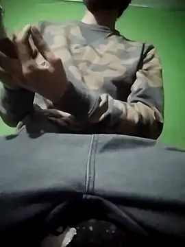 Snapshot of Luckysucks chatting on November 9, 2025, 2:43 pm Luckysucks online show from November 9, 2025, 2:43 pm