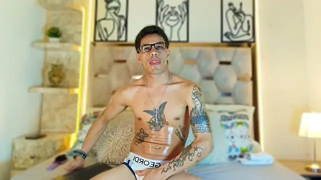 Andrew Haalls online show from December 19, 2025, 8:44 pm