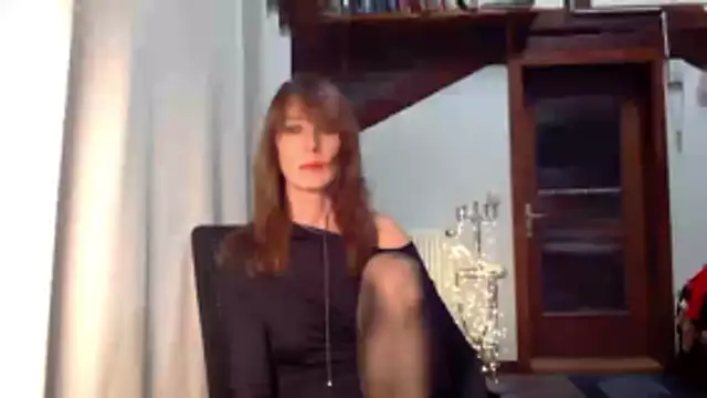 MissDyannis online show from November 21, 2025, 7:13 pm