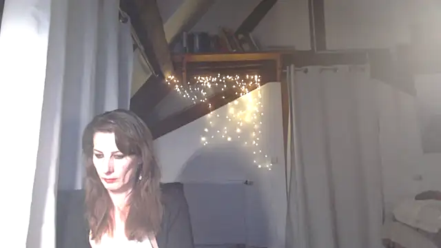 MissDyannis online show from April 10, 2026, 6:48 pm